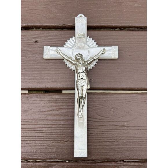 Vintage Pearl White Crucifix Lucite Cross White Jesus RELIGIOUS, FAITH - Picture 3 of 8
